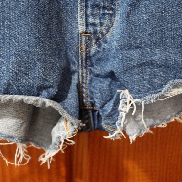 Levi’s 501 Y2K Cutoff Jean Shorts Raw Hem Festival Vintage Size 26 - Picture 9 of 16